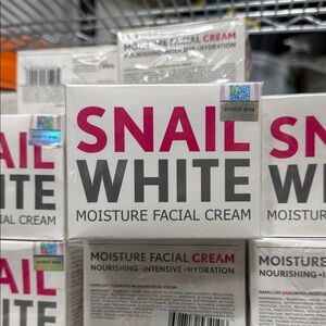 BRAND NEW Namu Life Moisture Facial Cream - White and Pink